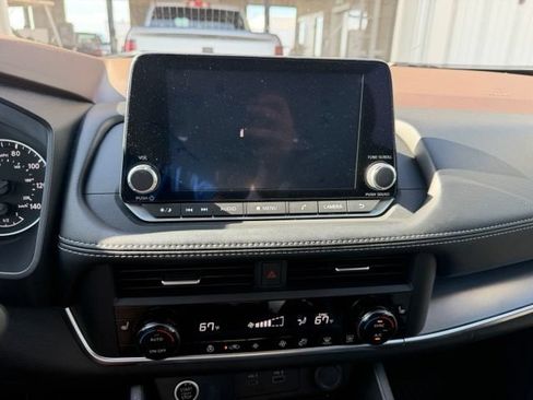 Used 2023 Nissan Rogue SV w/ SV Premium B Package FWD image 22