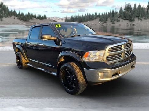 Used 2017 RAM 1500 Classic SLT w/ SLT Plus D←cor Group AWD/4WD image 1
