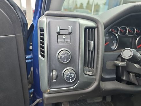 Used 2018 Chevrolet Silverado 1500 LT w/ All Star Edition image 9