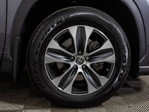 Used 2023 Toyota Highlander XLE image 50