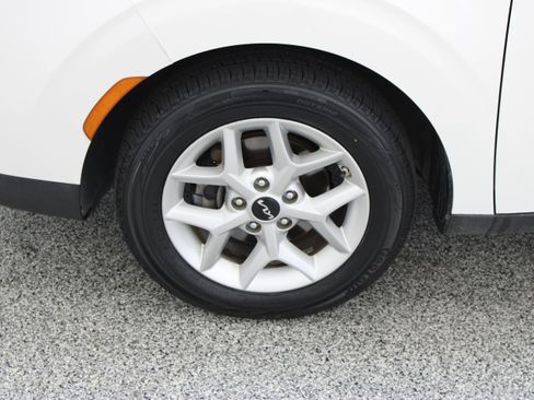 Used 2022 Kia Soul LX w/ Technology Package FWD image 11