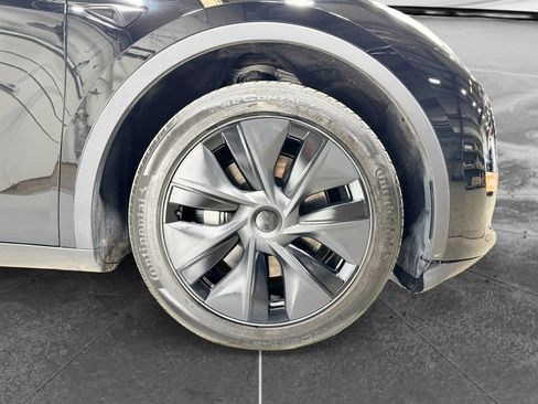 Used 2025 Tesla Model Y Long Range AWD/4WD image 33