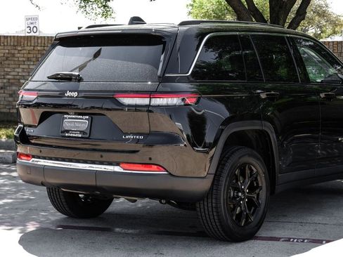 Used 2022 Jeep Grand Cherokee Limited image 17