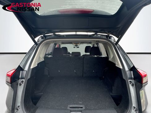Used 2025 Nissan Rogue SV FWD image 33