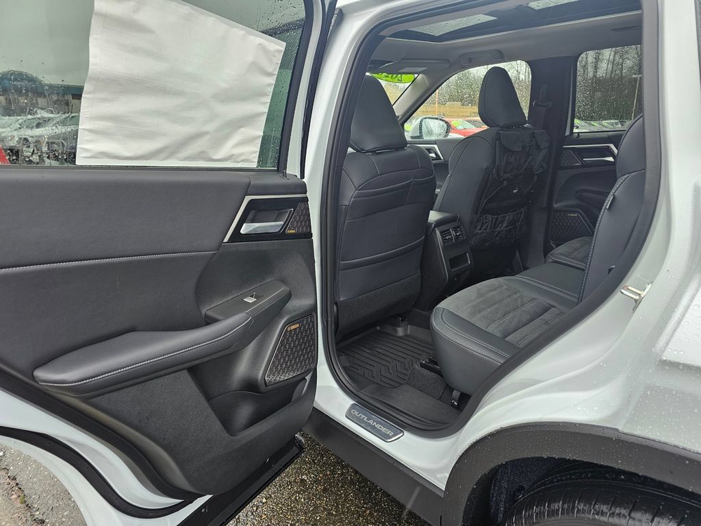 New 2026 Mitsubishi Outlander SE AWD/4WD image 10
