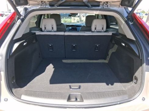 Used 2023 Cadillac XT4 Luxury FWD image 3