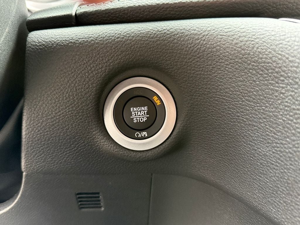 New 2026 Chrysler Pacifica Select AWD/4WD image 15