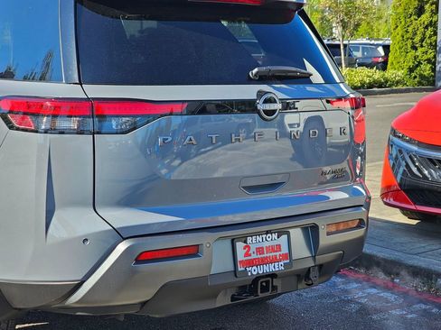 New 2026 Nissan Pathfinder Platinum AWD/4WD image 9