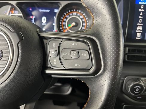 Used 2024 Jeep Gladiator Mojave AWD/4WD image 22