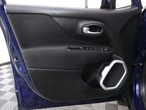 Used 2019 Jeep Renegade Latitude w/ Cold Weather Group AWD/4WD image 22