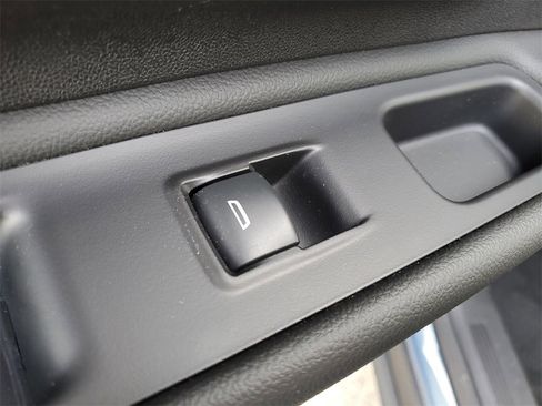 Used 2024 GMC Terrain SLE image 16