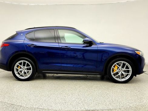 Used 2019 Alfa Romeo Stelvio Ti Sport w/ Quick Order Package 22S Sport AWD/4WD image 4