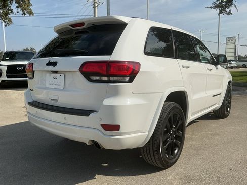 Used 2022 Jeep Grand Cherokee Laredo X image 5