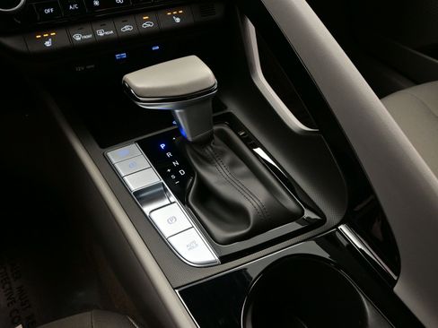 Certified 2025 Hyundai Elantra SEL image 22