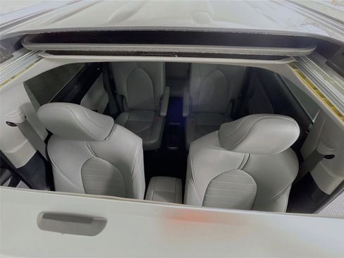 Used 2021 Toyota Highlander XLE image 13