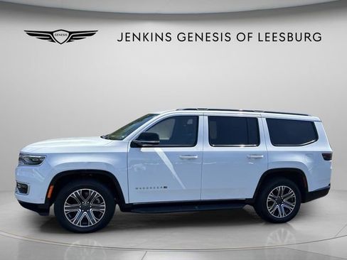 Used 2024 Jeep Wagoneer Series II w/ Flexible Seating Group RWD image 10