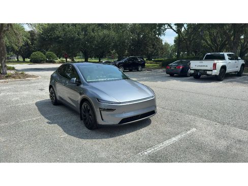 Used 2026 Tesla Model Y Long Range AWD/4WD image 2