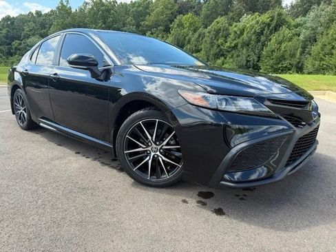 Used 2024 Toyota Camry SE w/ Convenience Package FWD image 2