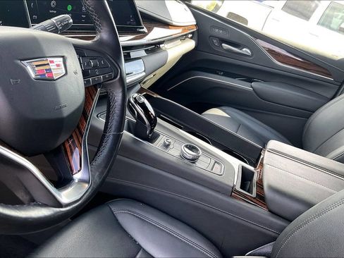 Used 2023 Cadillac Escalade Luxury AWD/4WD image 17
