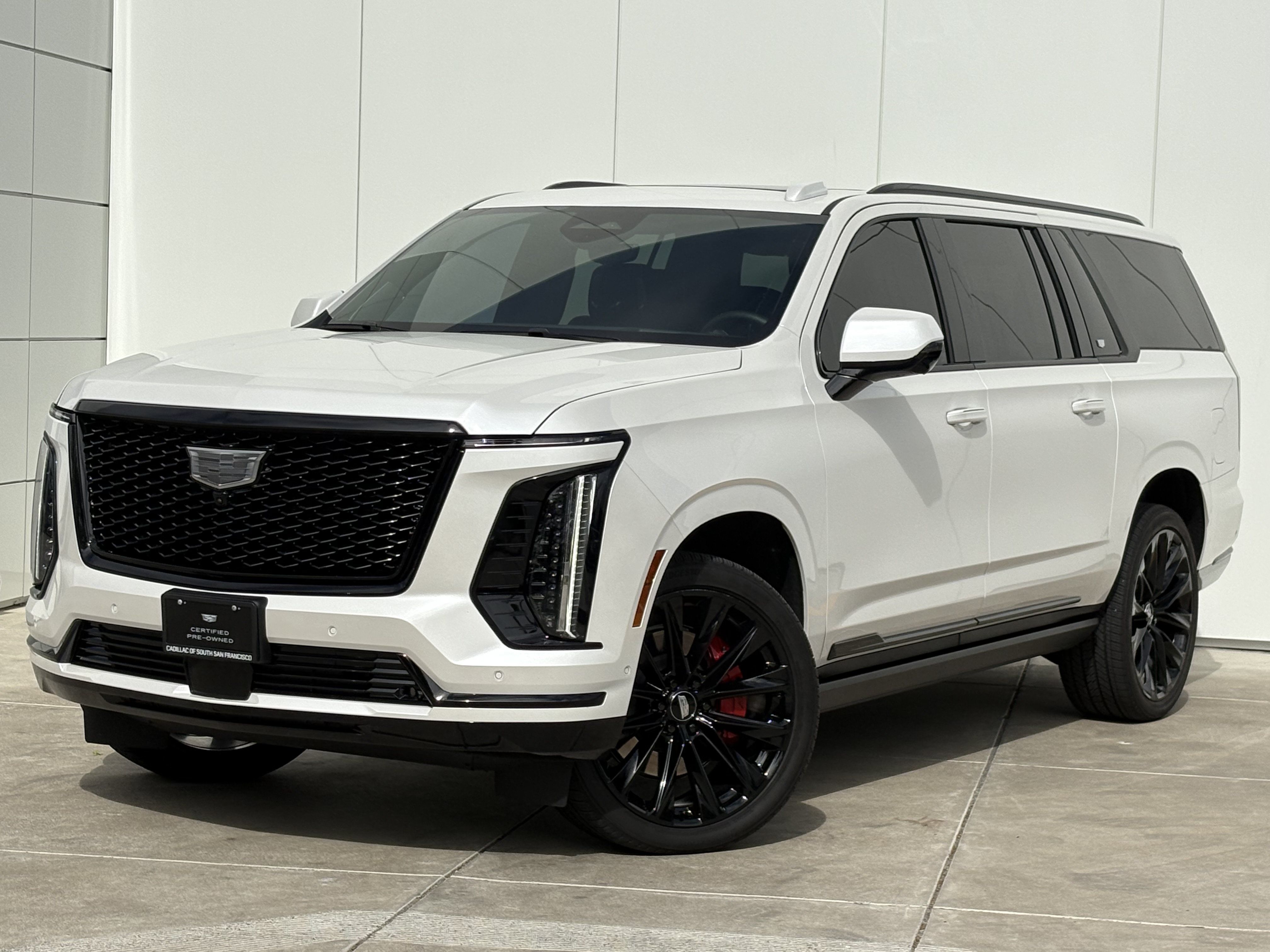 Used 2025 Cadillac Escalade ESV Sport Platinum w/ LPO, ONYX Package AWD/4WD image 2