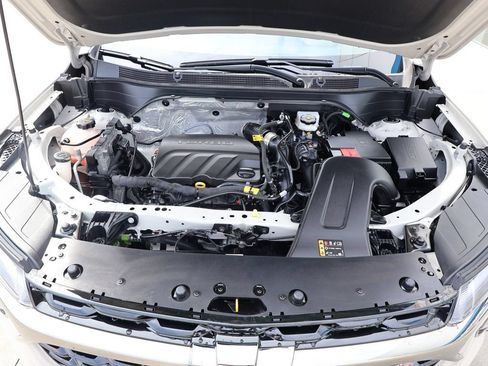 Certified 2026 Chevrolet Trax RS w/ Sunroof Package FWD image 38