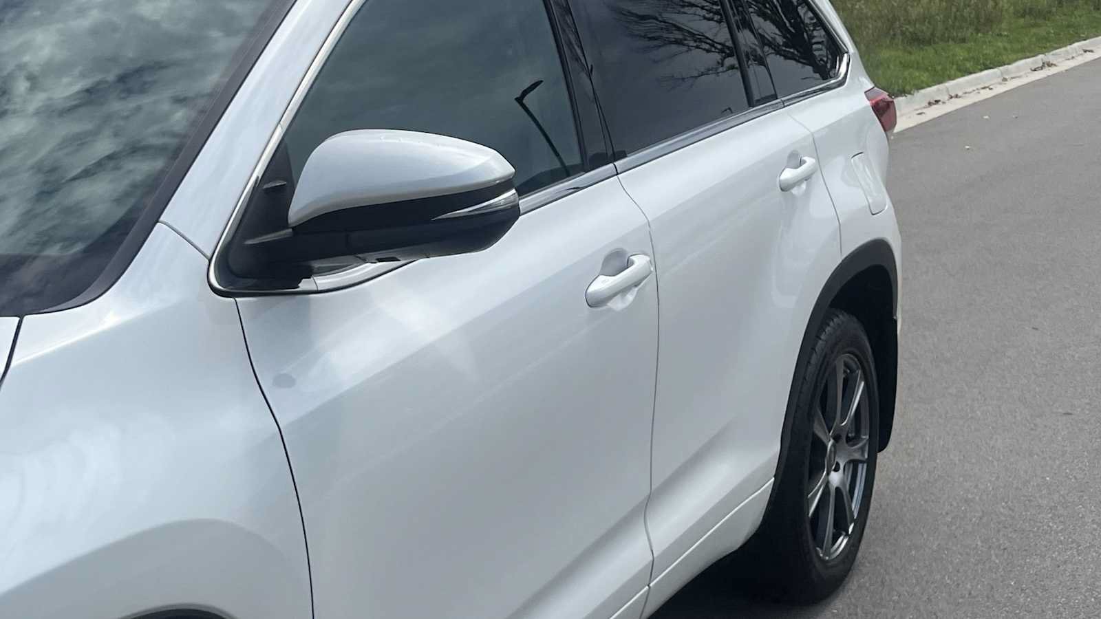 Used 2019 Toyota Highlander Limited AWD/4WD image 16