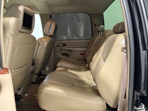 Used 2006 GMC Sierra 2500 SLT w/ Heavy-Duty Power Package image 13