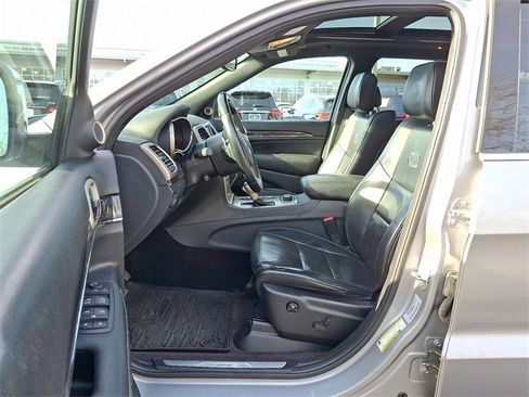 Used 2017 Jeep Grand Cherokee Overland image 14