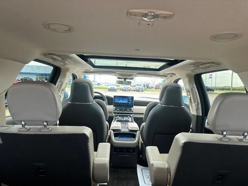 Used 2024 Lincoln Navigator Reserve AWD/4WD image 23
