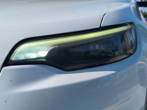 Used 2020 Jeep Cherokee Latitude Plus w/ Cold Weather Group AWD/4WD image 6