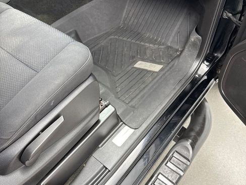 Used 2018 Chevrolet Silverado 1500 LT AWD/4WD image 30