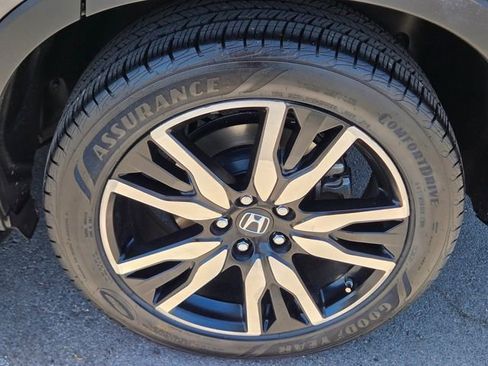 Used 2019 Honda Pilot Touring image 11