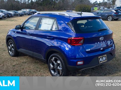 Used 2025 Hyundai Venue Limited image 9