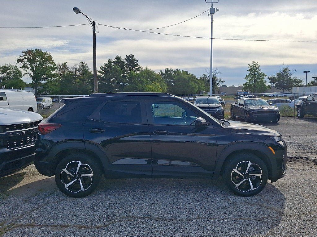 Used 2023 Chevrolet TrailBlazer RS w/ Sun and Liftgate Package AWD/4WD image 7