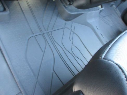 Certified 2024 Chevrolet Suburban Premier AWD/4WD image 30