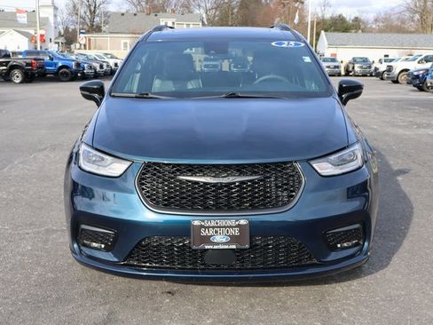 Used 2025 Chrysler Pacifica Limited image 13