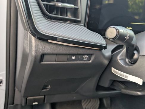 New 2025 Nissan Kicks SR image 8