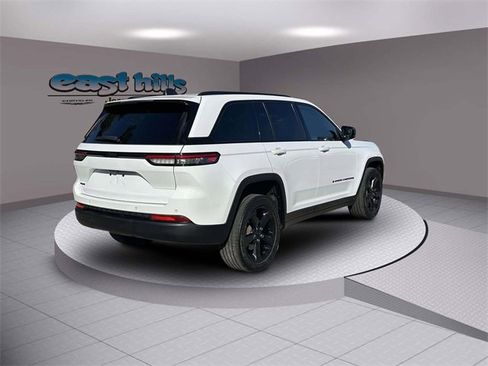 Certified 2023 Jeep Grand Cherokee Altitude image 3