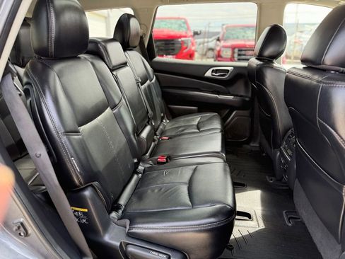 Used 2019 Nissan Pathfinder Platinum AWD/4WD image 21