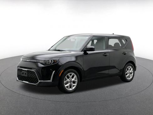 Used 2025 Kia Soul LX w/ LX Technology Package FWD image 2