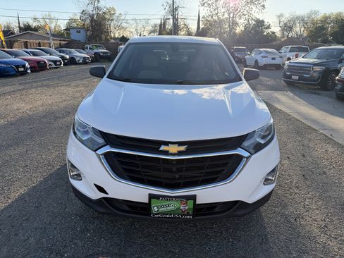 Used 2018 Chevrolet Equinox LS image 2