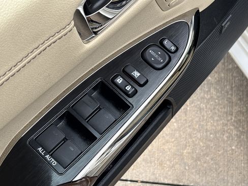 Used 2015 Toyota Avalon Limited FWD image 15