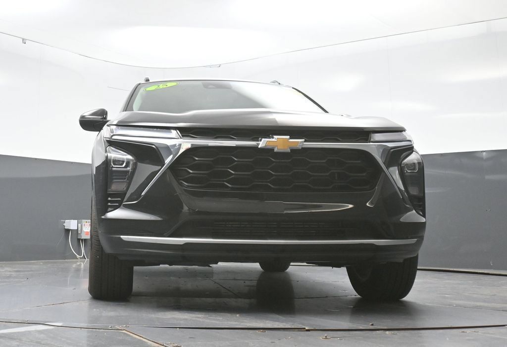 Used 2025 Chevrolet Trax LT FWD image 53
