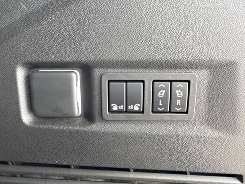 Used 2023 Chevrolet Tahoe Z71 w/ Luxury Package AWD/4WD image 31