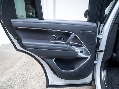 Used 2025 Land Rover Range Rover SE AWD/4WD image 21