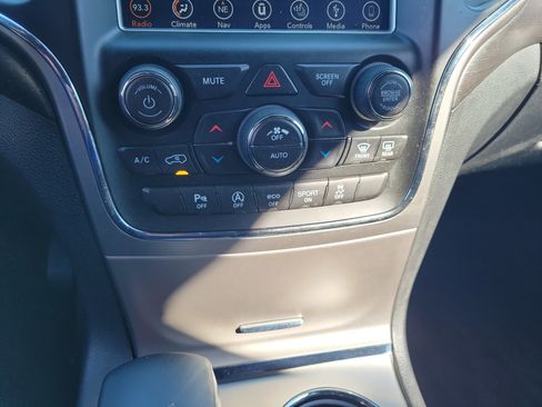 Used 2018 Jeep Grand Cherokee Altitude AWD/4WD image 26