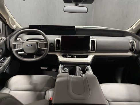 New 2026 Ford Expedition Active image 9