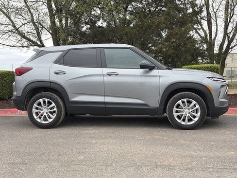 Used 2025 Chevrolet TrailBlazer LS w/ LS Convenience Package image 2