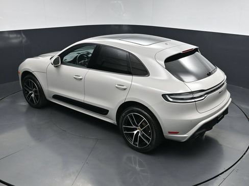 Used 2025 Porsche Macan AWD/4WD image 16