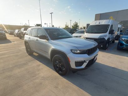 Used 2025 Jeep Grand Cherokee Limited w/ Black Appearance Package